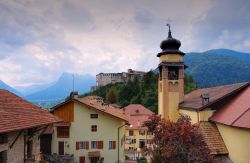 Veduta sui tetti nel centro di Stenico, Trentino Alto Adige - © LianeM / Shutterstock.com