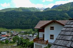 Veduta sulla cittadina di Sillian, Tirolo: sorge a un'altitudine di 1103 metri sul livello del mare nella Valle Pusteria. 


