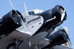 Il velivolo Lufthansa Junkers Ju-52 (Registartion:D-2527) esposto al Museo di Auto e Tecnica di Sinsheim, Germania - © Dennis Kartenkaemper / Shutterstock.com