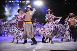 Vendimia, il tradizionale festival annuale dell'uva di Mendoza, Argentina. A visitarlo sono oltre 40 mila persone che si ritrovano qui per festeggiare questo nettare prelibato - © T ...