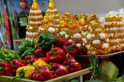 Verdura esposta nel mercato di Ben Thanh a Saigon (Ho Chi Minh City), Vietnam.