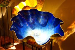 Vetri colorati al Chihuly Garden and Glass Museum di Seattle, Washington, USA. Si tratta di un museo d'arte e di un giardino di sculture con grandi e colorate opere in vetro realizzate da ...