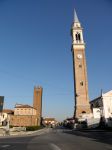 Via 28 Aprile in centro a Solesino in Veneto - © Threecharlie, CC BY-SA 3.0, Wikipedia