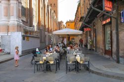 Via De'Pignattari sul fianco destro della Basilica di San Petronio a Bologna - © Nick_Nick / Shutterstock.com