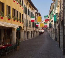 Via del centro di Pordenone in Friuli - © Carinthian / Shutterstock.com