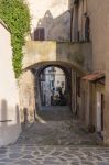 Via lastricata nel cuore di Gradoli sul Lago di Bolsena (Lazio) - © ValerioMei / Shutterstock.com