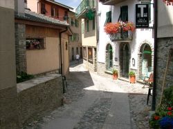 Via nel borgo di Santo Stefano d'Aveto, riviera di Levante (Liguria) - © Davide Papalini - CC BY 2.5 - Wikimedia Commons.