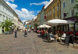 Via pedonale nel centro di Klagenfurt, Austria: con una popolazione di oltre 90 mila abitanti, è la sesta città del paese - © hans engbers / Shutterstock.com