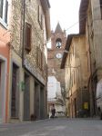 Via Roma nel centro storico di Terricciola in Toscana - © LUCHOTESTA - Collegamento