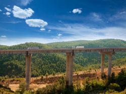 Il viadotto che che passa nei pressi di Buñol sull'Autovia A-3 (Comunità Valenciana, Spagna).