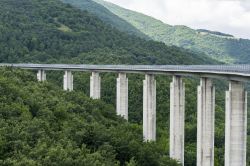 Viadotto della strada che conduce a Leonessa, ...