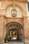 Un vicolo nel borgo di Castelnuovo Berardenga, in provincia di Siena (Toscana).