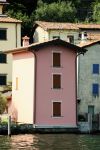 Villa a Sensole su Monte Isola, Lago d'Iseo. Una graziosa villetta dalla facciata rosa si affaccia sulle sponde del lago d'Iseo. Siamo a Sensole, località posta di fronte alla ...
