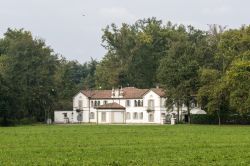 Villa all'interno del Parco di Monza in Lombardia - © Claudio Giovanni Colombo / Shutterstock.com