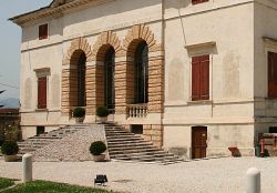 Villa Caldogno, il capolavoro del Palladio è una delle attrazioni della cittadina situata a nord di Vicenza - © Hans A. Rosbach - CC BY-SA 2.5 - wikipedia.org