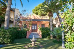 Villa Isabel a Benicassim, Spagna: questo elegante edificio storico risale agli inizi del XX° secolo.


