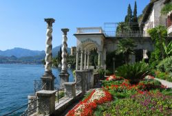 Villa Monastero a Varenna, Lombardia. Situata ai margini del paese in riva al lago, questa villa è un antico palazzo signorile che oggi ospita una casa museo e un centro congressi. Ha ...