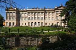 Villa Reale in Palestro la sede della GAM, Galleria d'arte Moderna a Milano - © Luchino / Shutterstock.com