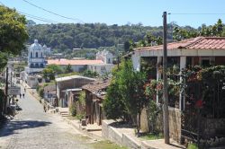 Il villaggio coloniale di Conception de Ataco a El Salvador, Centro America. Di epoca precolombiana, questo grazioso paesino è stato fondato dagli indiani yaquis o pipiles nel cuore della ...