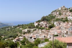 Tra i villaggi della Balagne il borgo colinare di Corbara è una delle destinazioni turistiche più interessanti del nord della Corsica - © Allard One / Shutterstock.com