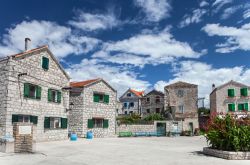 Villaggio mediterraneo di Sepurine sull'isola di Prvic, costa Adriatica (Croazia).

