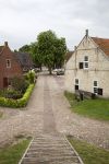 Dotato di una particolare pianta a stella il borgo di Bourtange accoglie i turisti con semplici ma eleganti palazzi in pietra e strade ciottolate - © Roel Meijer / Shutterstock.com