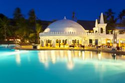 Resort di lusso a Diani Beach, Kenya - Diani Beach è, ormai da diversi anni, una delle mete più frequente dai turisti dell'intera costa kenyota. Questa splendida località ...