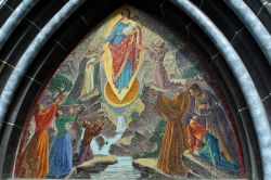 Las Lajas, Ipiales: il particolare di un mosaico sulla parte esterna del santuario cattolico della Virgen del Rosario de las Lajas (Colombia) - foto © Angela N Perryman / Shutterstock.com ...