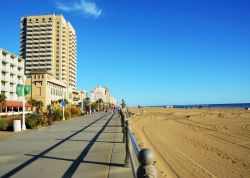 Virginia Beach e il suo lungomare affacciato sull'Oceano Atlantico (USA).
