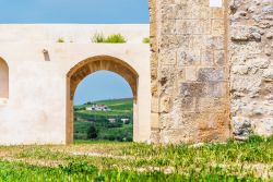 Visita al centro storico di Alianico tra i paesaggi della Basilicata.