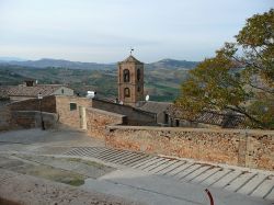 Visita al centro storico di Castignano nelle Marche.