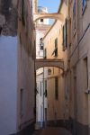 Visita al centro storico di Diano Castello in Liguria - © Fabio Lamanna / Shutterstock.com