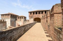 Visita alla fortezza di Soncino, il castello Sforzesco di epoca medievale