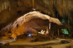 Visita alle grotte di Is Zuddas vicino a Santadi in Sardegna