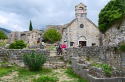 Visita alle rovine della città vecchia di Bar e della chiesa di San Nicola, Montenegro  - © Katsiuba Volha / Shutterstock.com 