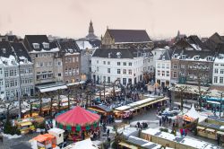 I mercatini di Natale nel centro di Maastricht in Olanda.