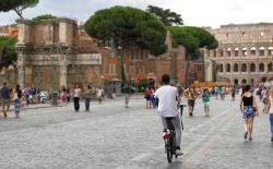 Visitare il centro di Roma in bicicletta - © Aleksandr Stepanov / Shutterstock.com