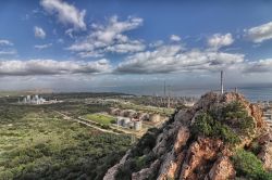 Vista aera della raffineria di Sarros in Sardegna