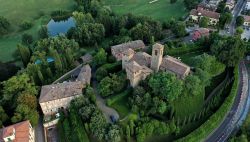 Vista aerea del Castello di Maranello in Emilia-Romagna - © D-VISIONS / Shutterstock.com