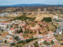 Vista aerea del Castello di Silves in Portogallo, regione dell'Algarve