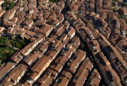 Vista aerea del centro di Castelbuono e le sue stradine in Sicilia - © luigi nifosi / Shutterstock.com