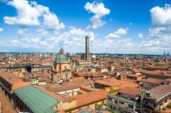 Vista aerea del centro storico di Bologna, Emilia ...