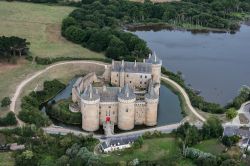 Vista aerea del grande Castello Suscinio in Bretagna, vicino a Sarzeau (Francia)
