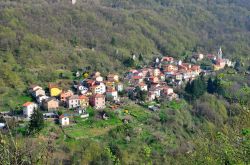 Vista aerea del villaggio di marsiglia di davagna a Genova in Liguria