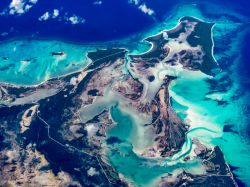 Vista aerea dell'isola di Acklins arcipelago delle Bahamas