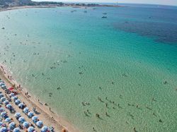 Vista aerea della famosa spiaggia di San Vito Lo Capo in Sicilia.