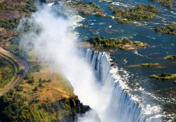 Vista aerea delle Victoria falls is le più ampie cascate del mondo in Zimbabwe, Africa