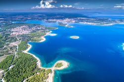 Vista aerea di Premantura e capo Kamenjak in Istria, siamo sulla costa adriatica