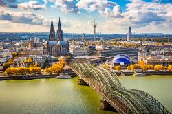 Vista aerea di Colonia (Köln) in Germania, la quarta città del paese per popolazione. Colonia si trova nel Land della Renania Settentrionale-Vestfalia.