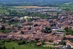 Vista aerea di Cormons, zona di produzione vinicola nel Friuli orientale